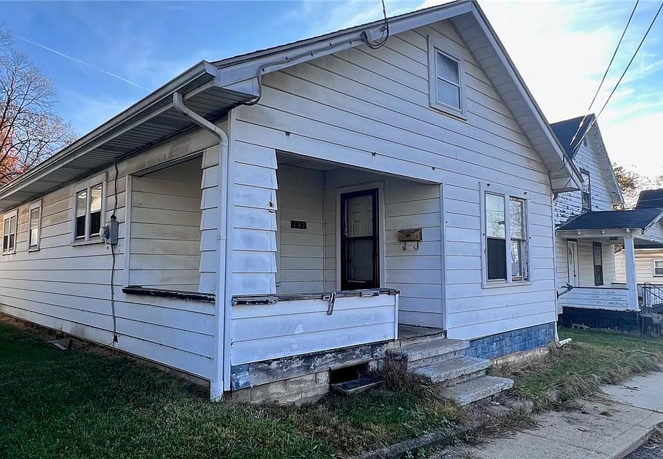 1st image of 752 Sunset Pl SE