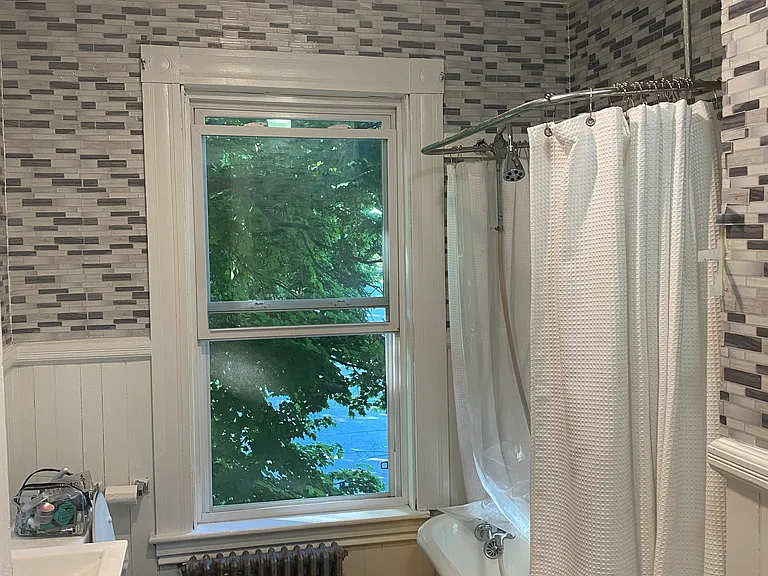 109 1/2 Warren St — Photo 14