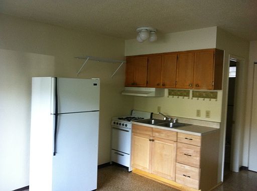 4th image of 1665 Siskiyou Blvd APT 108