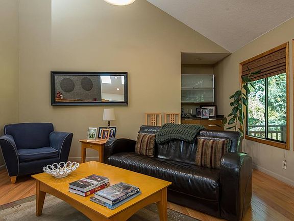 New large deck off great rm