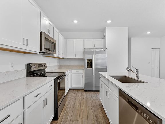 5th image of 211 SE Woodbark Street