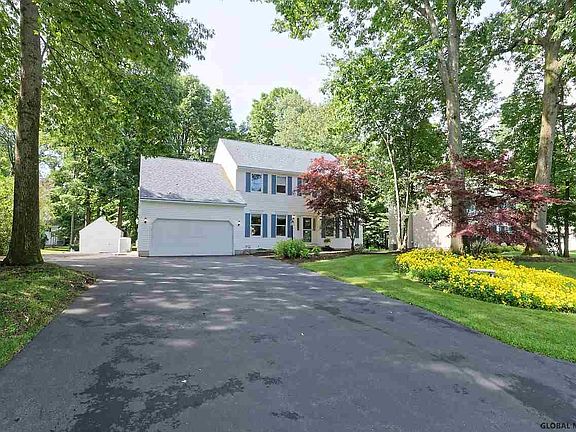 3rd image of 73 Orchardview Dr