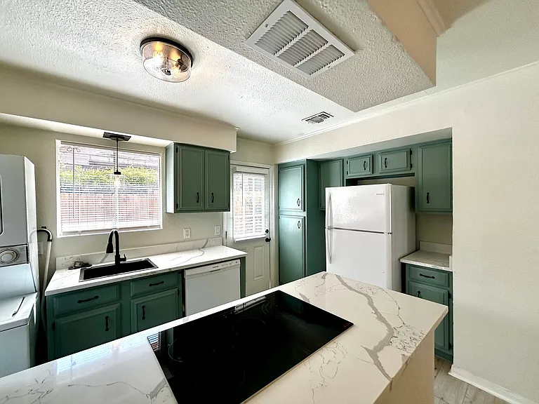1005 W Martin Luther King Jr Blvd #B — Photo 13