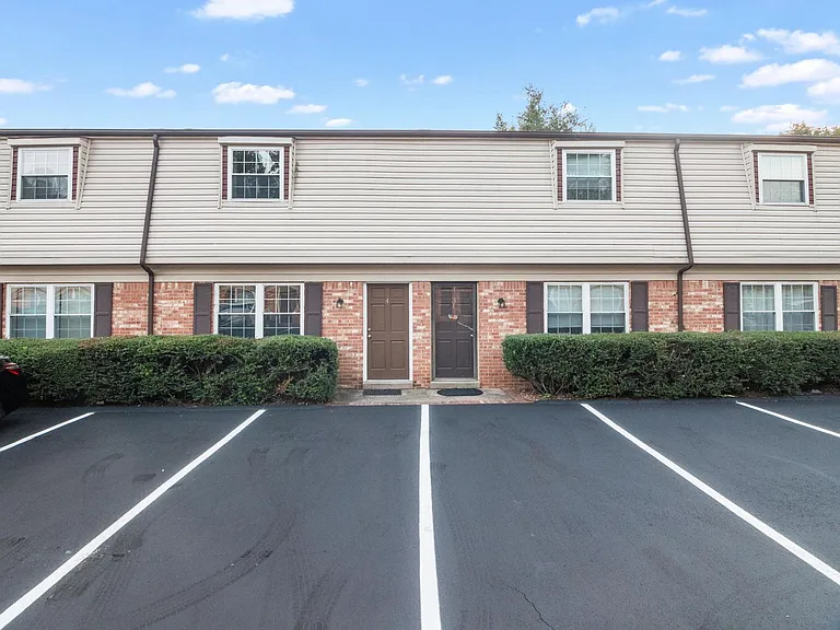 Silver Birch Apartments — Photo 41
