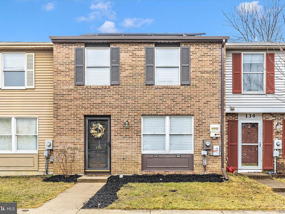 1st image of 136 Sandalwood Ct