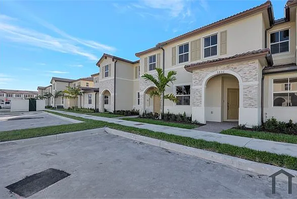 3 bed, $3,000 — Photo 4