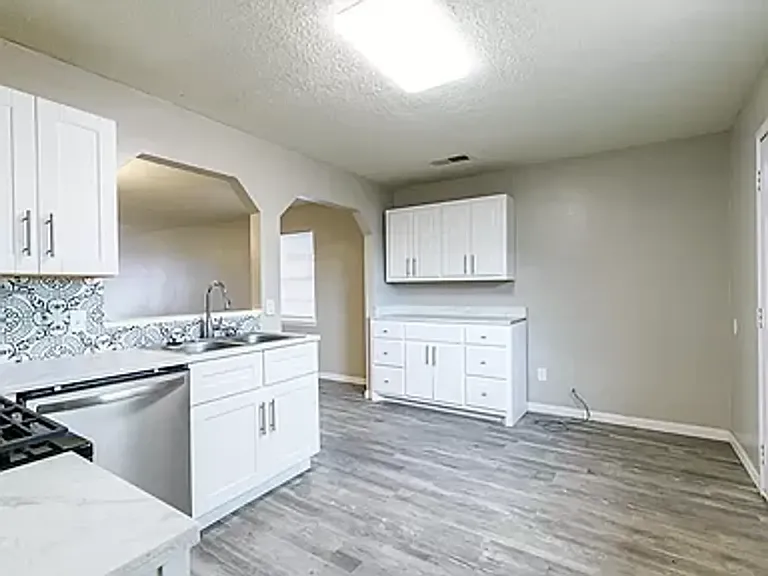 4634 Fordham St — Photo 18