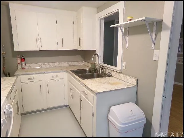 814 N G St — Photo 9