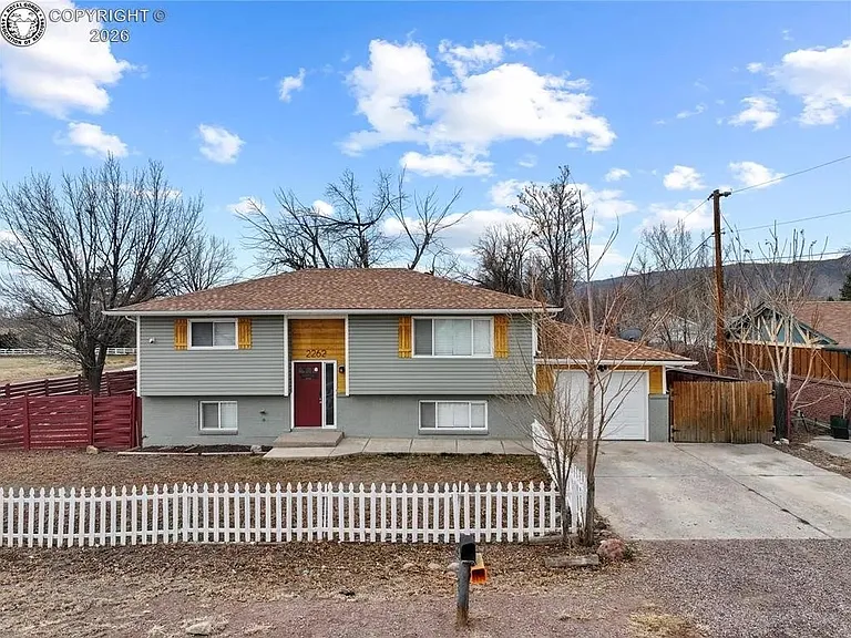 2262 Pear St — Photo 1