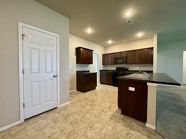 2816 Reynolds St — Photo 8