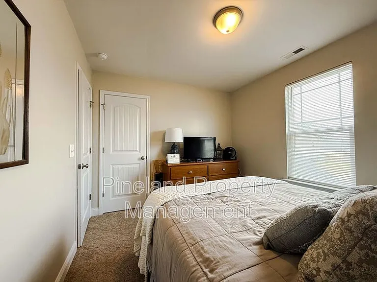 3935 Standardbred Dr — Photo 15