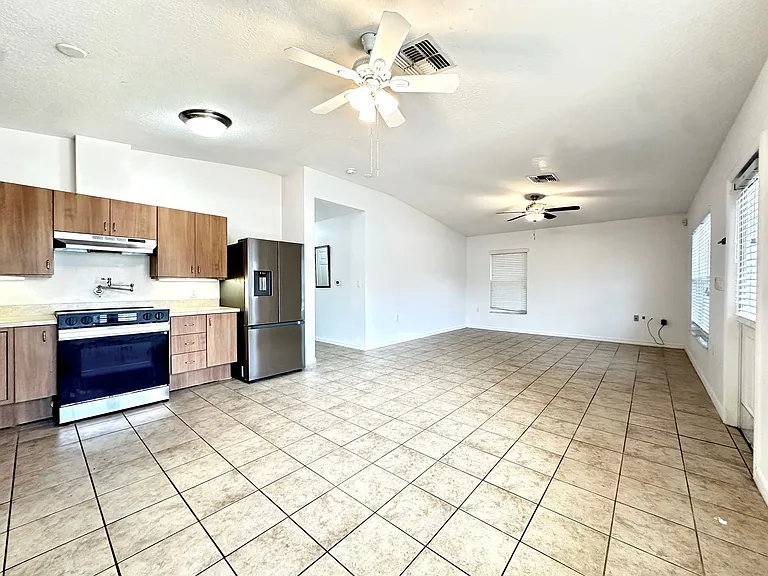 1121 Dr Martin Luther King Jr St S — Photo 7