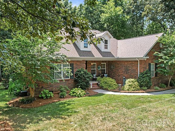 4th image of 2905 Telefair Ln