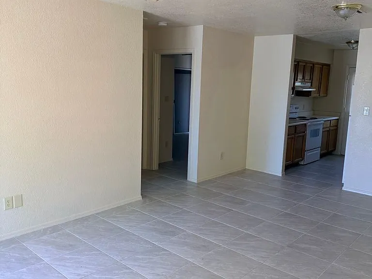 223 E Jefferson St #1-4 — Photo 6