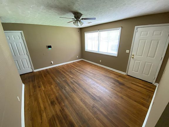 3rd image of 624 Wright Dr