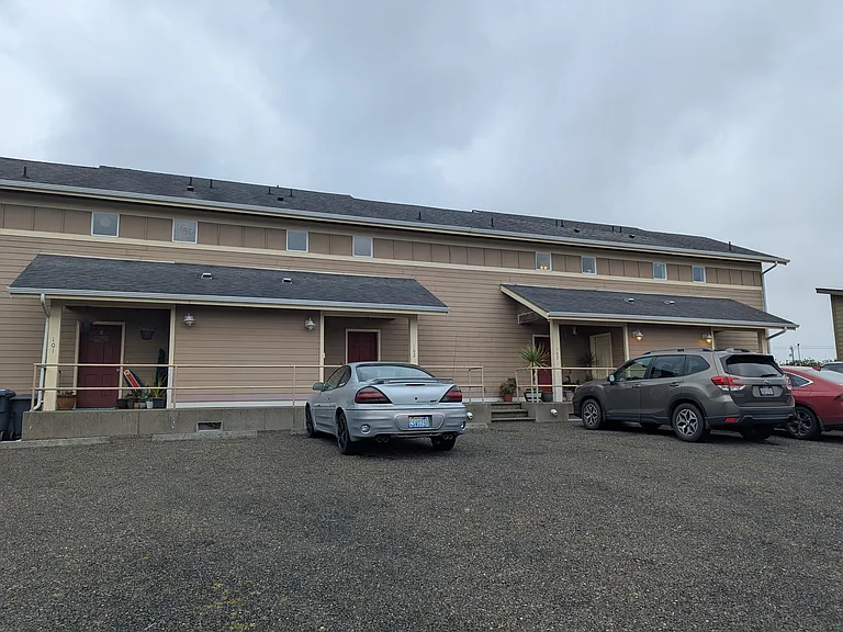 1017 Greenview Ave SW #104 — Photo 2