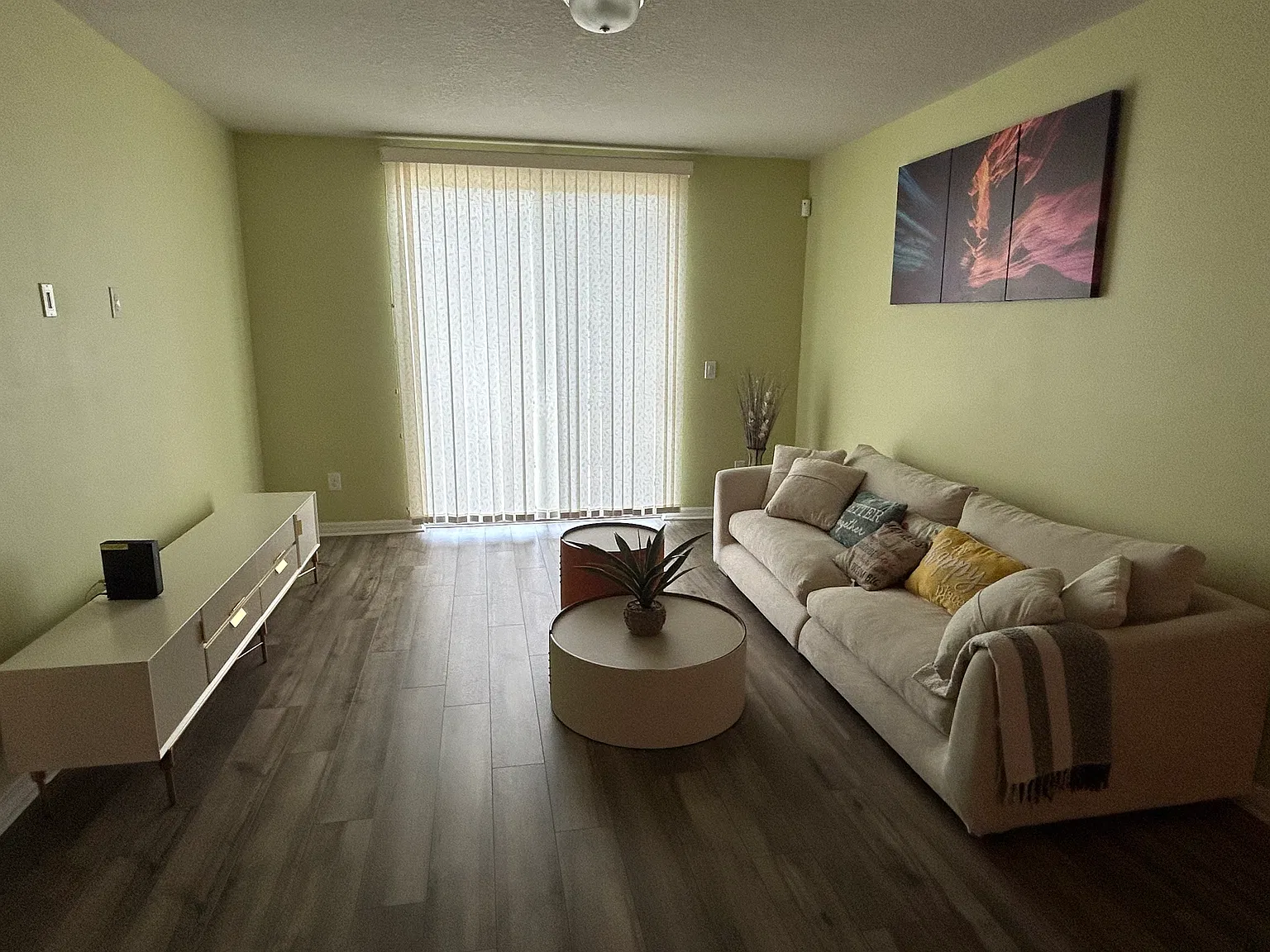 3 bed, 1734 sqft, $2,184 — Photo 1