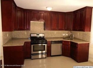 18 Dortmunder Dr, Manalapan, NJ