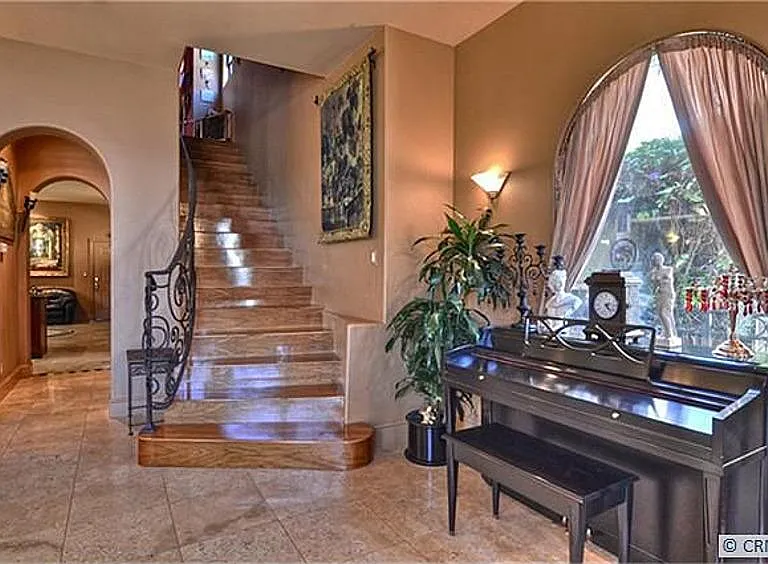 609 Frankfort Ave — Photo 8