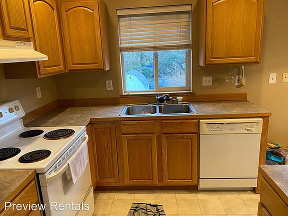 3rd image of 509 E Division St #C