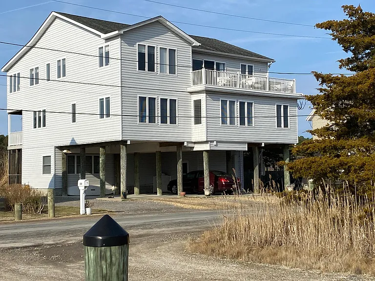 2048 Harbor Dr #1 — Photo 1