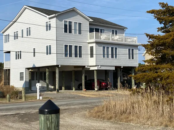 2048 Harbor Dr APT 1, Greenbackville, VA 23356