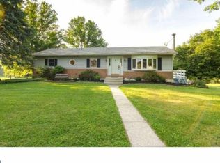 8723 School House Ln, Coopersburg, PA 18036