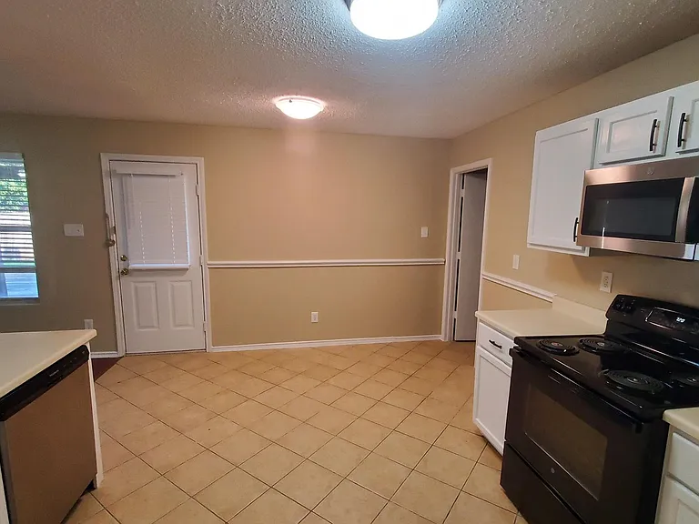 1400 Coral Reef Ln — Photo 12