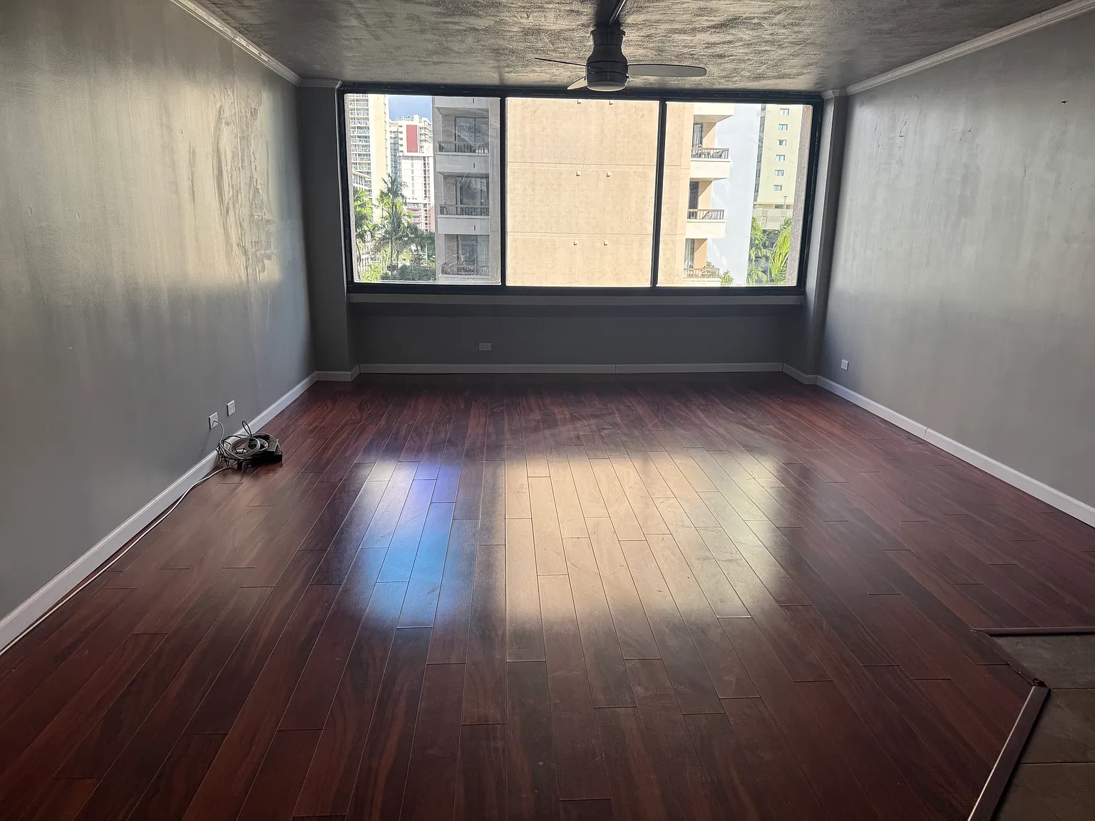 2 bed, 984 sqft, $4,500 — Photo 2