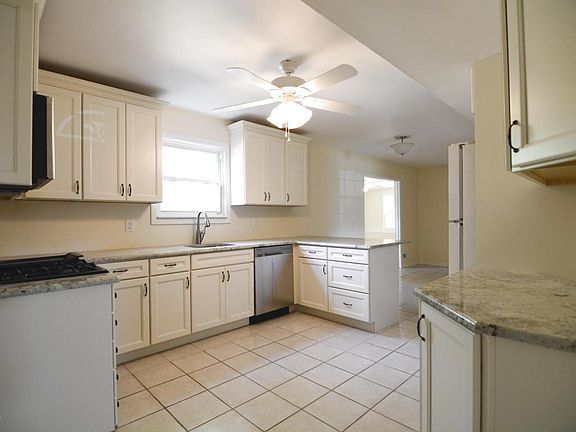 3rd image of 227 Geary Dr