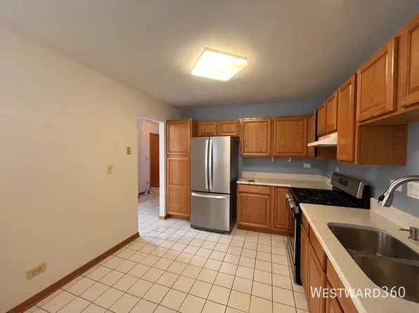 18 Stonegate Ct, Algonquin, IL 60102