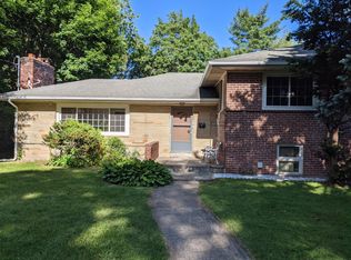 2 Lincoln Ave, West Hartford, CT 06117