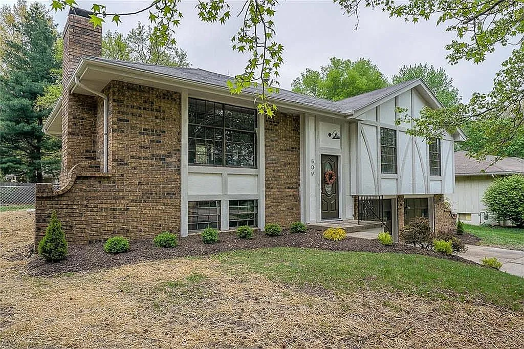 3 bed, 2.5 bath, 1463 sqft, $1,900 — Photo 4