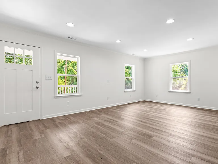 320 Clay St — Photo 5