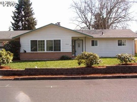 1st image of 1882 SE Oak Crest Dr