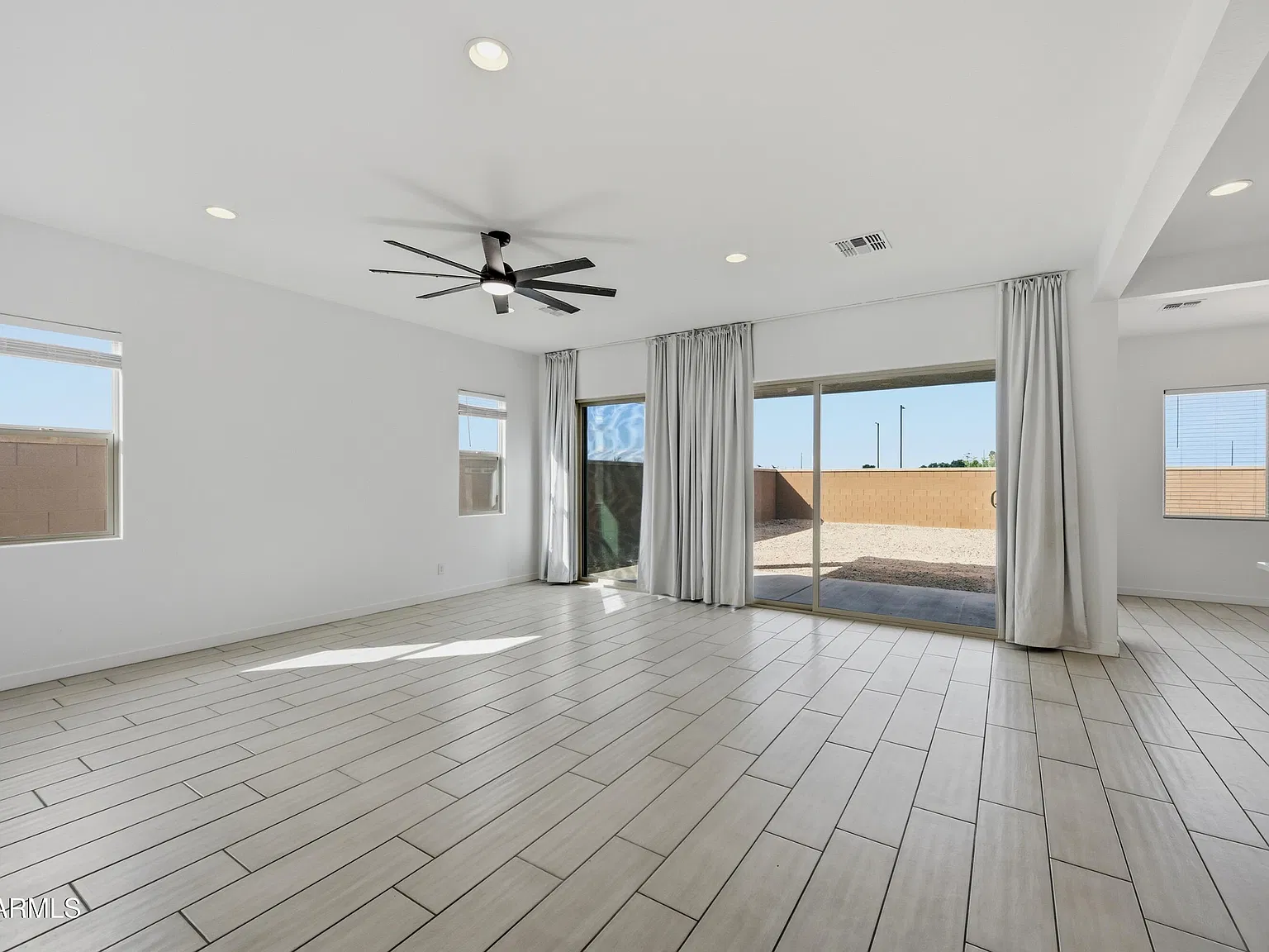 4 bed, 3.5 bath, 2844 sqft, $3,400 — Photo 4