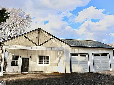 4 bed, 2195 sqft, $3,000 — Photo 2
