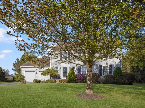 247 Hilltop Dr, Portsmouth, RI 02871