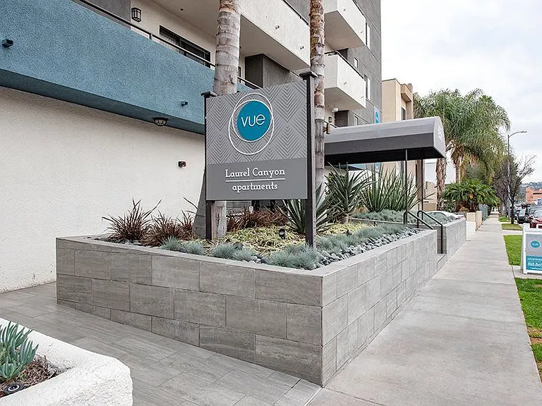 Vue at Laurel Canyon — Photo 25