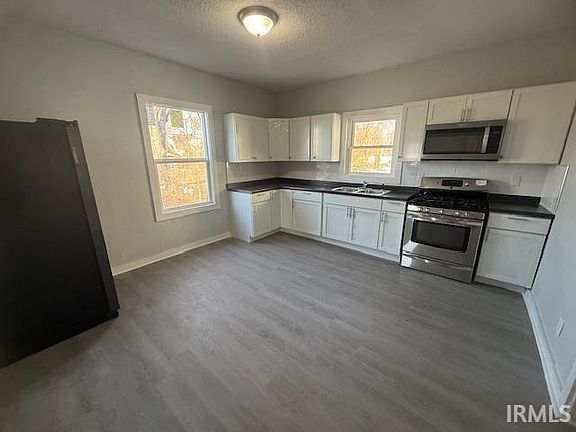 5th image of 115 E Dayton St