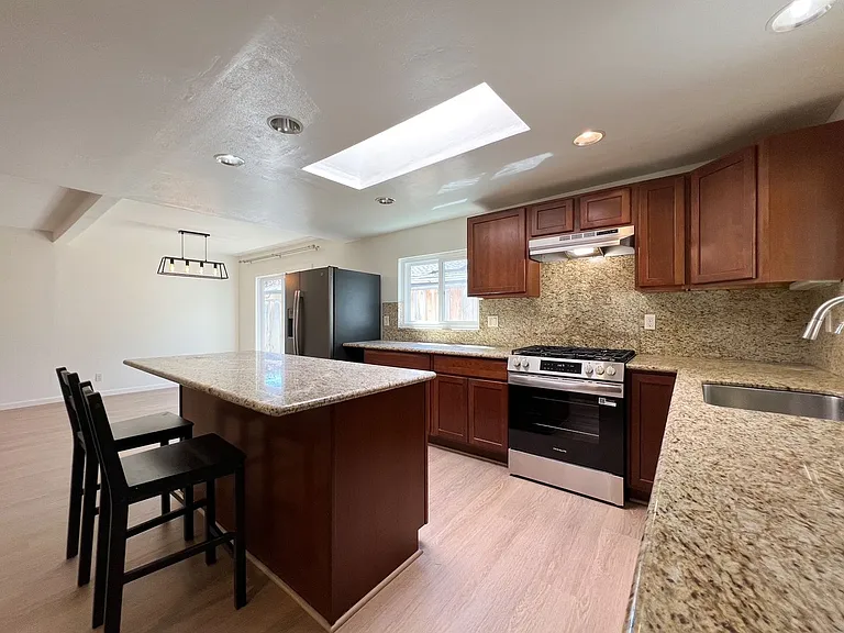 34 Queens Ct — Photo 15