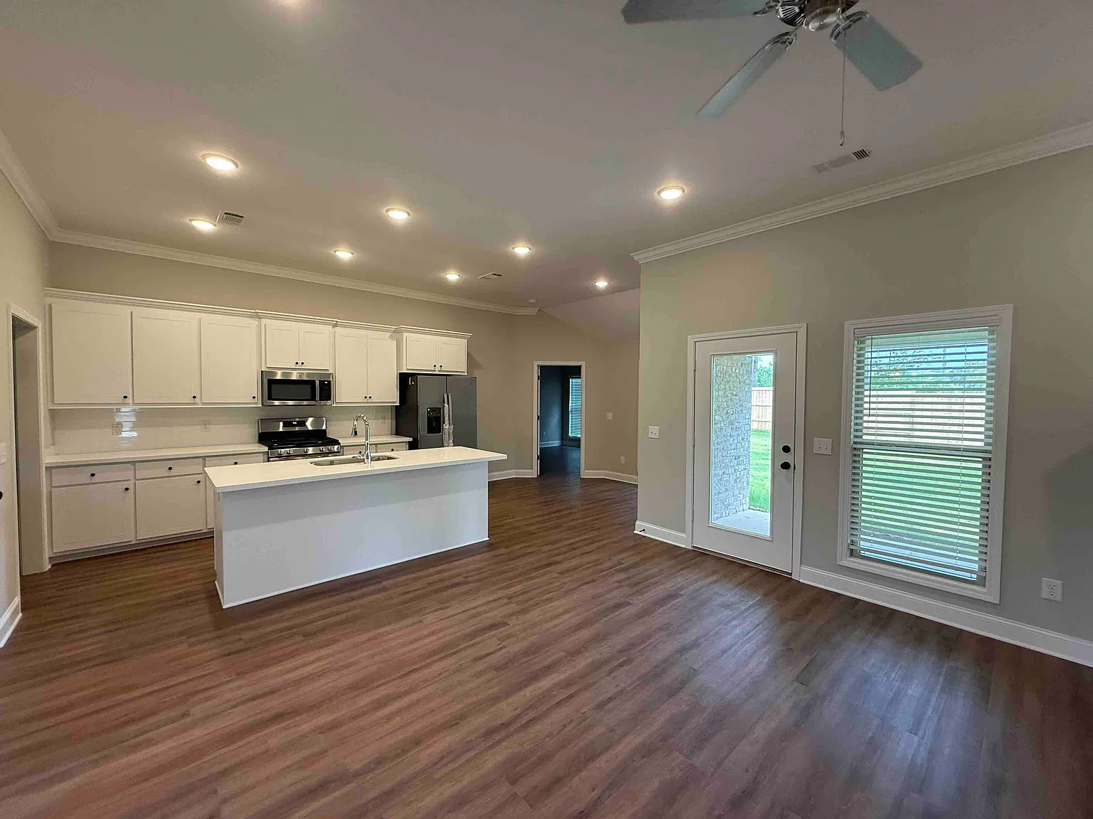 4 bed, 1800 sqft, $2,800 — Photo 3