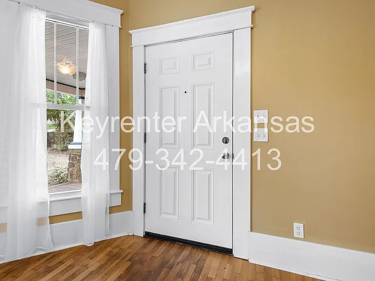 224 S Church Ave — Photo 5