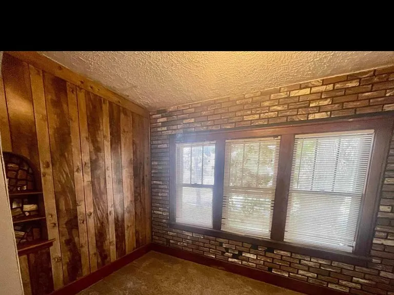 2853 Titus Ave — Photo 12