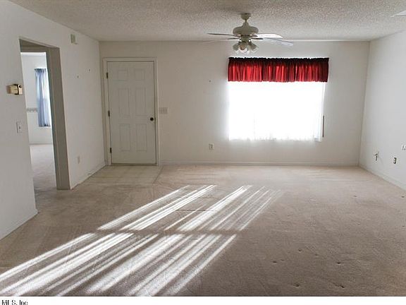 4th image of 620 Oberlin Ct