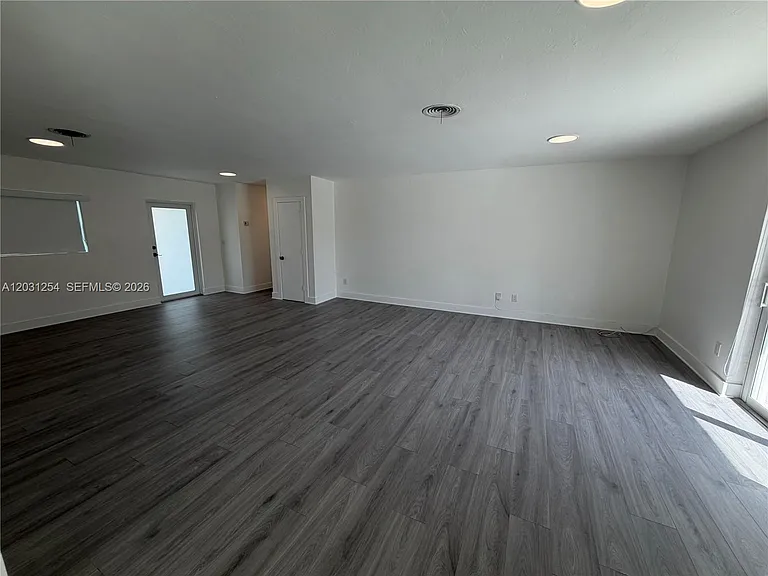 9020 SW 56th Ter — Photo 8
