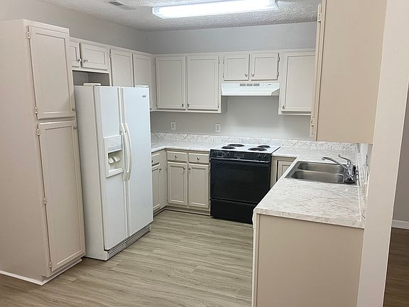 3rd image of 2721 Ashby Dr
