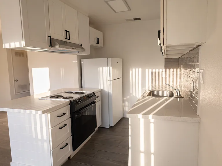 Walnutwood Apartments — Photo 17