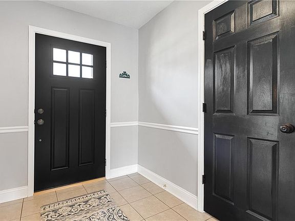 3rd image of 10325 W 92nd Pl