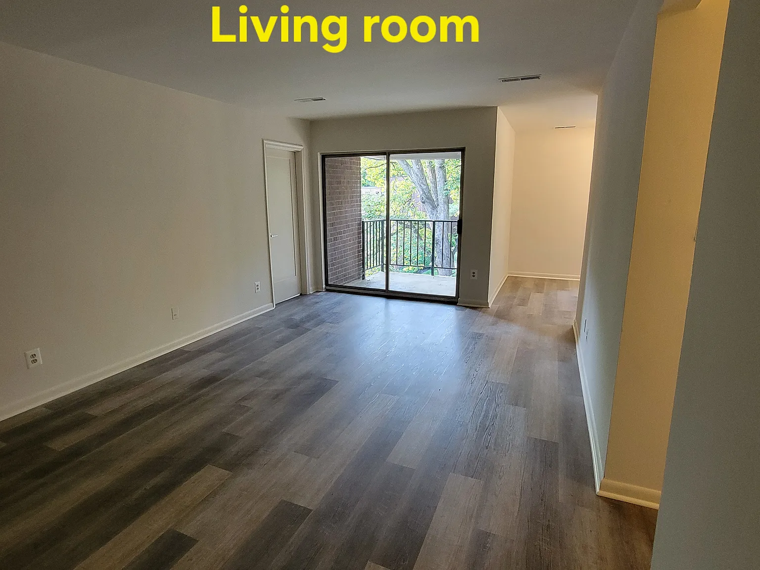 2 bed, 898 sqft, $2,300 — Photo 1